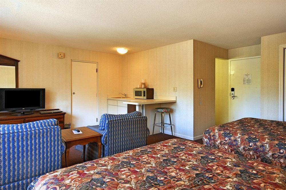 Econo Lodge Inn & Suites Groton Εξωτερικό φωτογραφία