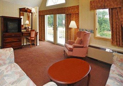 Econo Lodge Inn & Suites Groton Εξωτερικό φωτογραφία