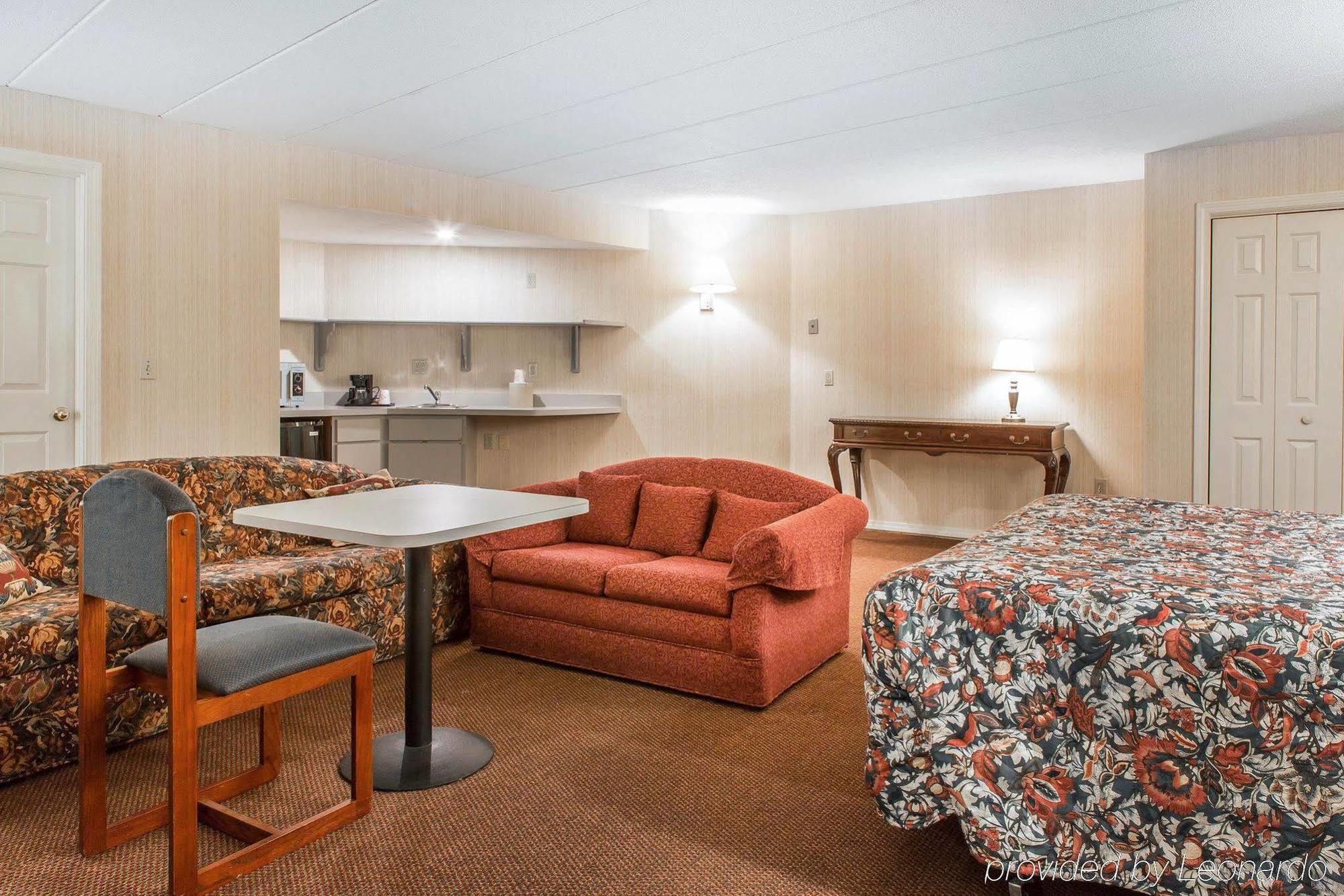 Econo Lodge Inn & Suites Groton Εξωτερικό φωτογραφία