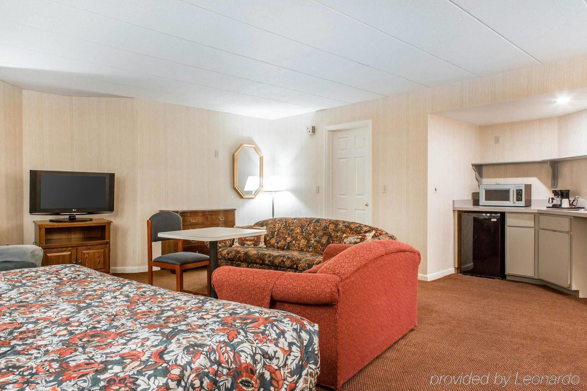 Econo Lodge Inn & Suites Groton Εξωτερικό φωτογραφία