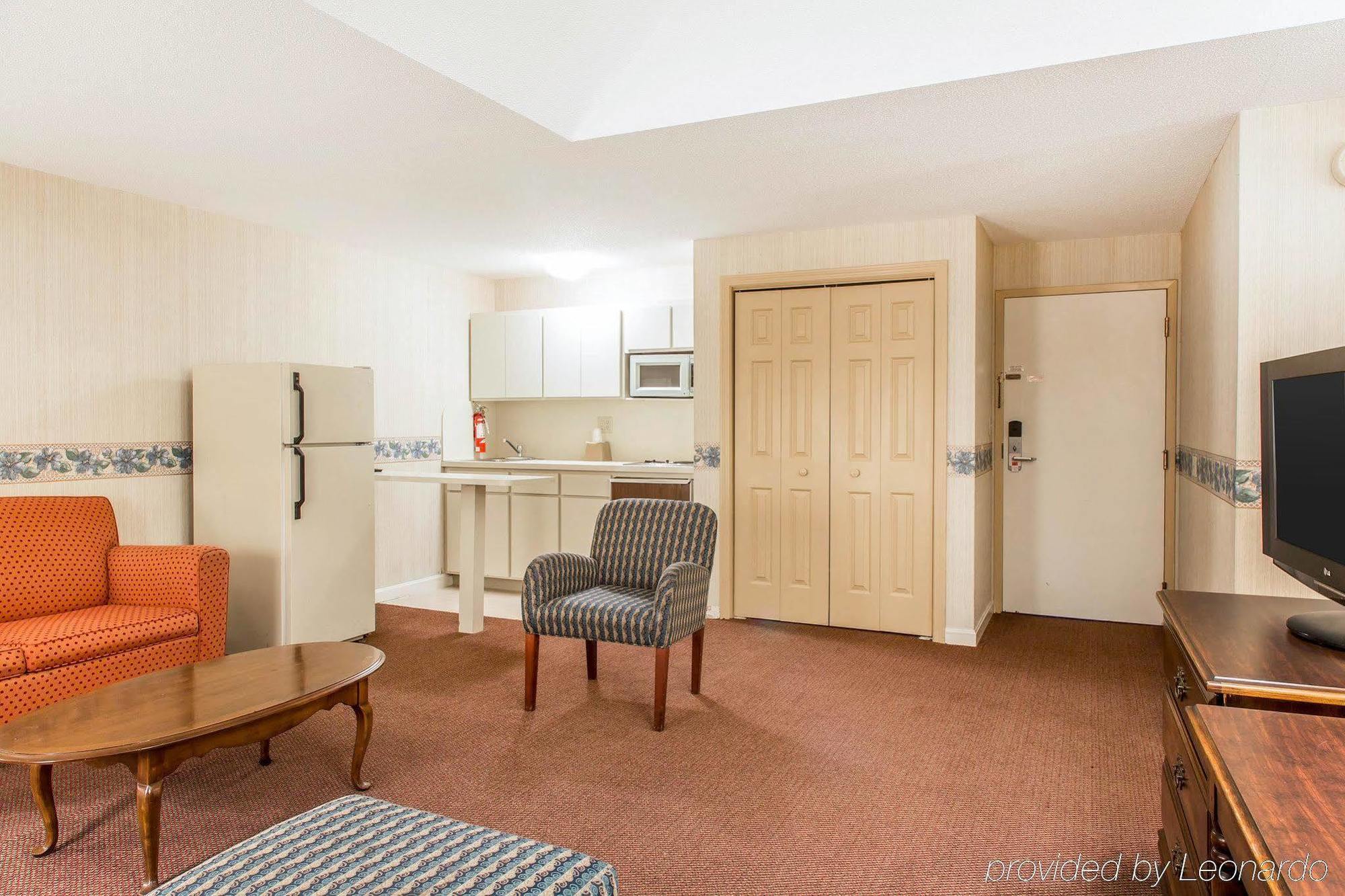 Econo Lodge Inn & Suites Groton Εξωτερικό φωτογραφία