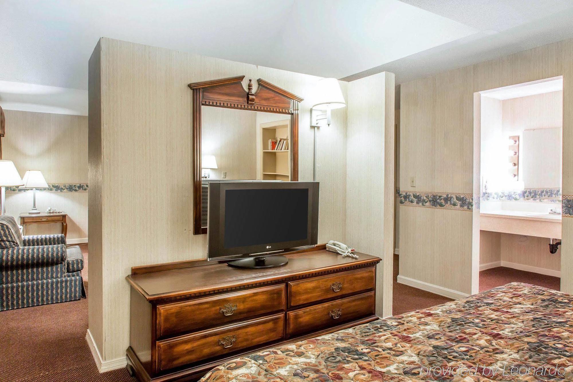 Econo Lodge Inn & Suites Groton Εξωτερικό φωτογραφία