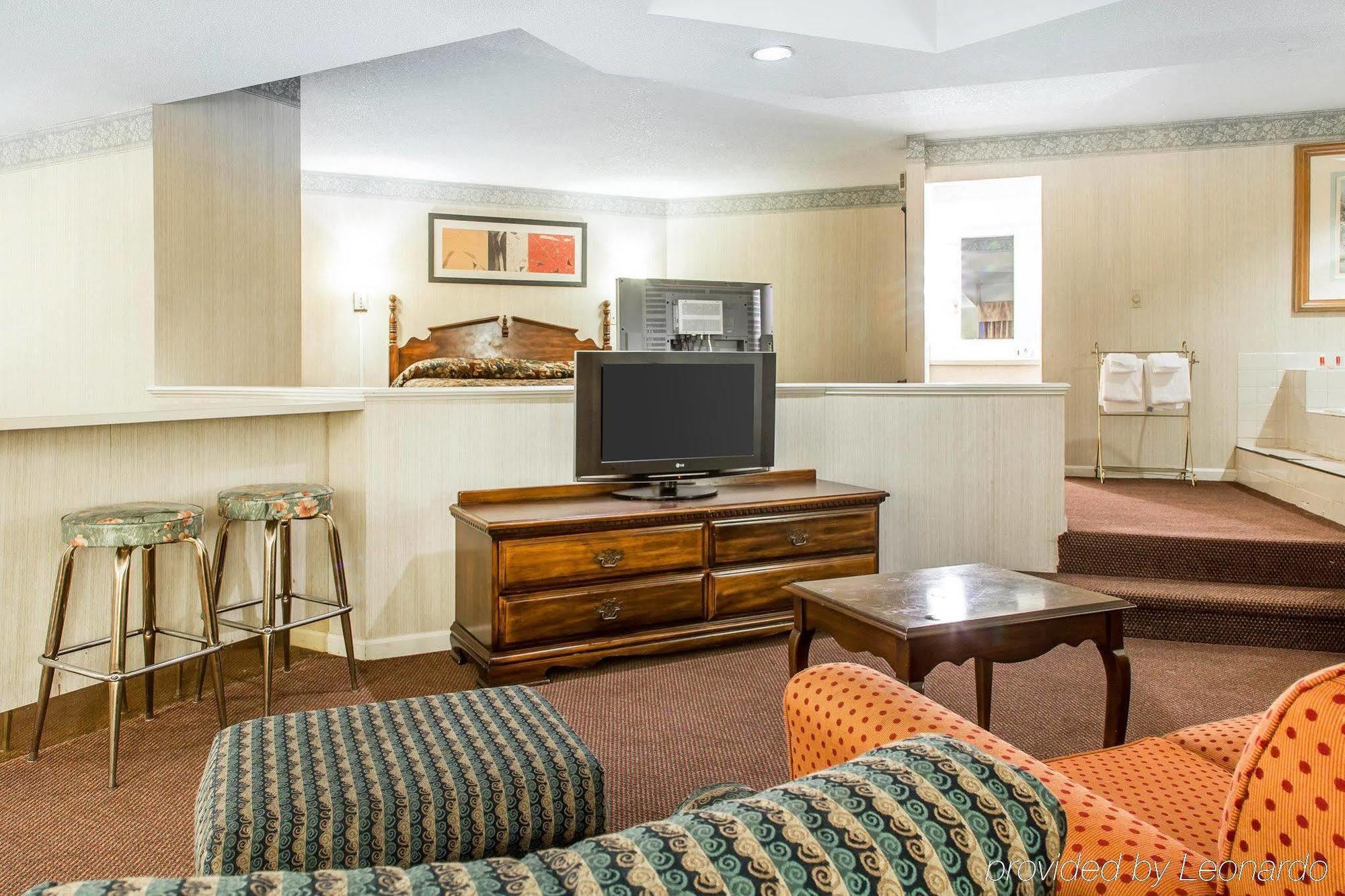 Econo Lodge Inn & Suites Groton Εξωτερικό φωτογραφία