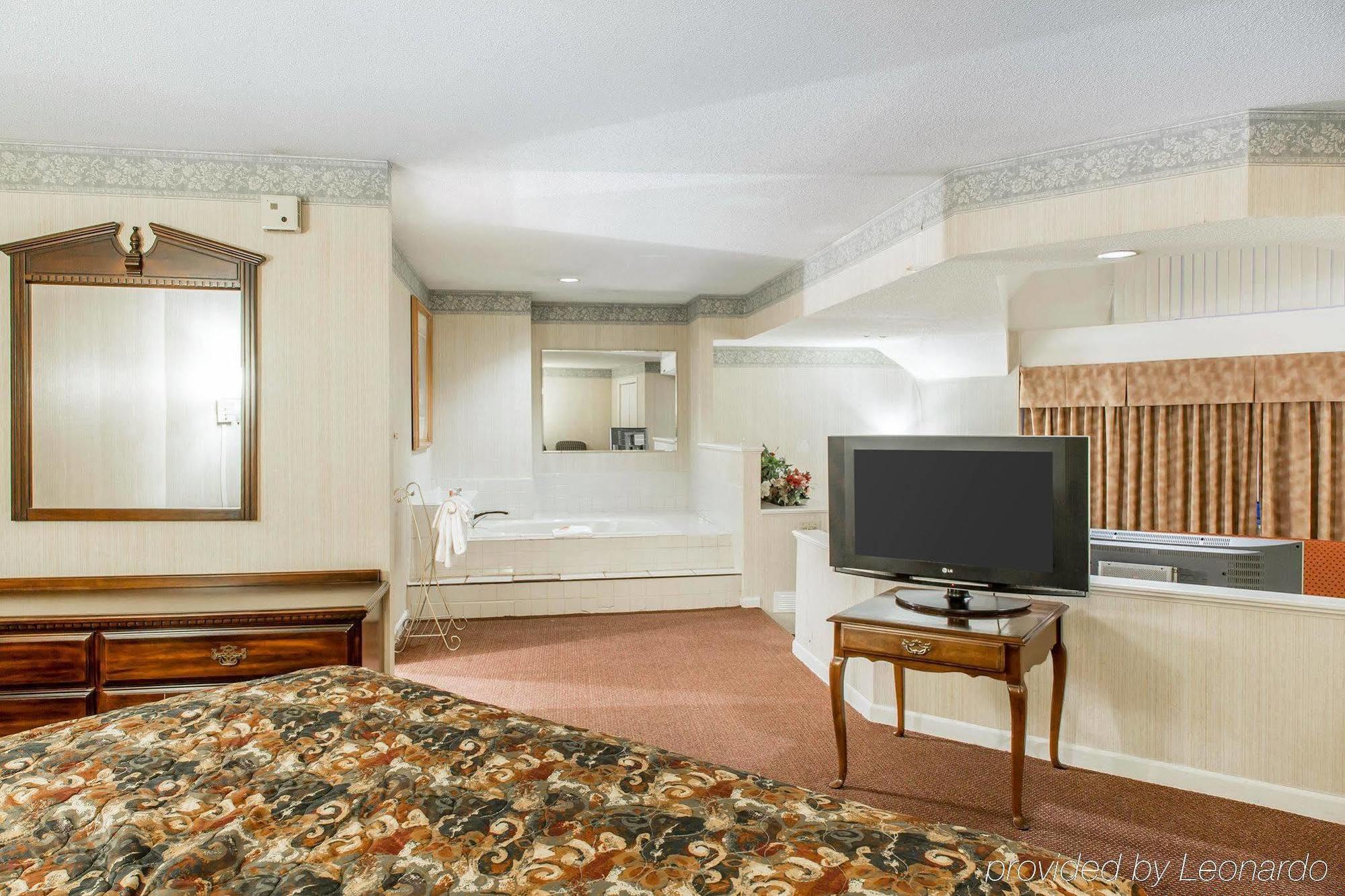 Econo Lodge Inn & Suites Groton Εξωτερικό φωτογραφία