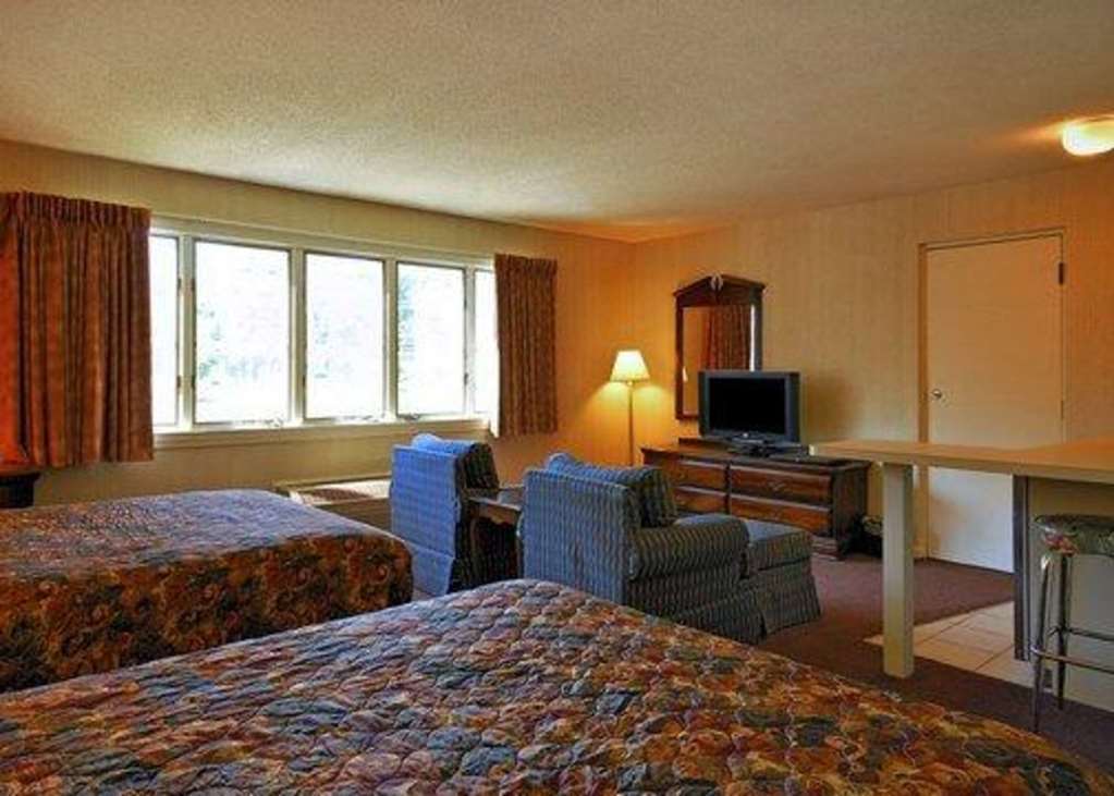 Econo Lodge Inn & Suites Groton Δωμάτιο φωτογραφία