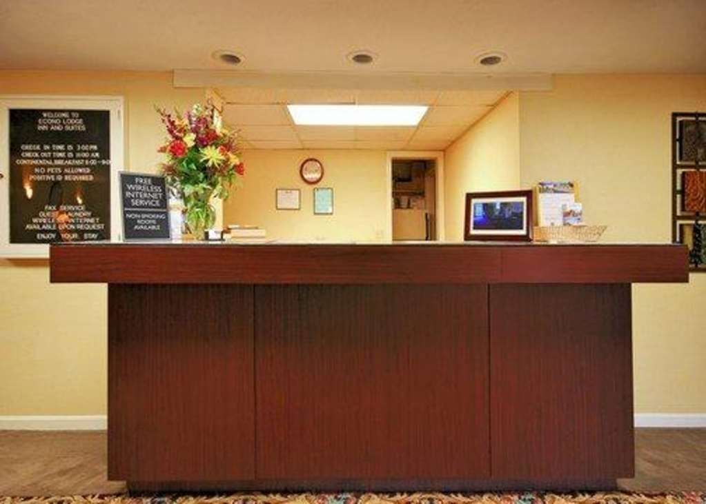 Econo Lodge Inn & Suites Groton Εσωτερικό φωτογραφία