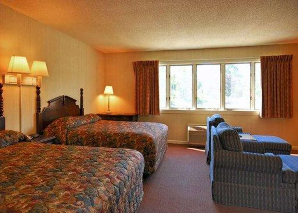 Econo Lodge Inn & Suites Groton Δωμάτιο φωτογραφία