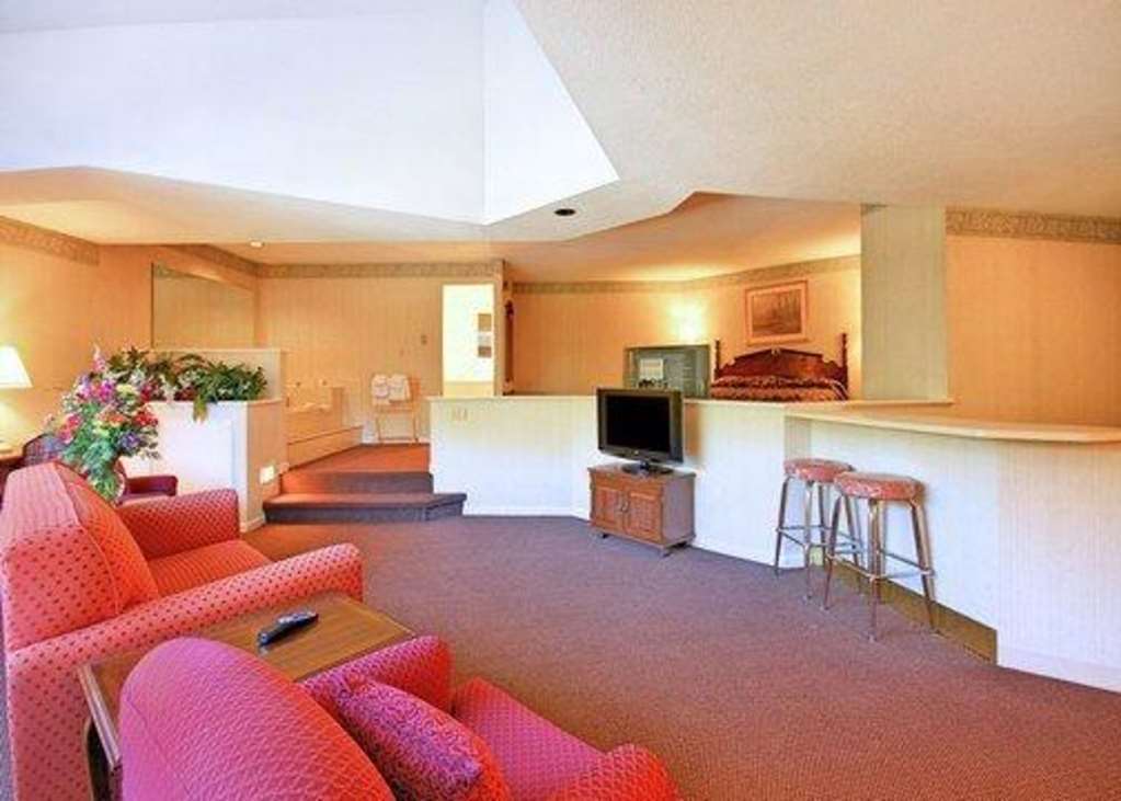 Econo Lodge Inn & Suites Groton Δωμάτιο φωτογραφία