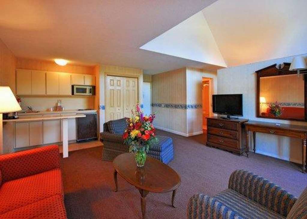 Econo Lodge Inn & Suites Groton Δωμάτιο φωτογραφία