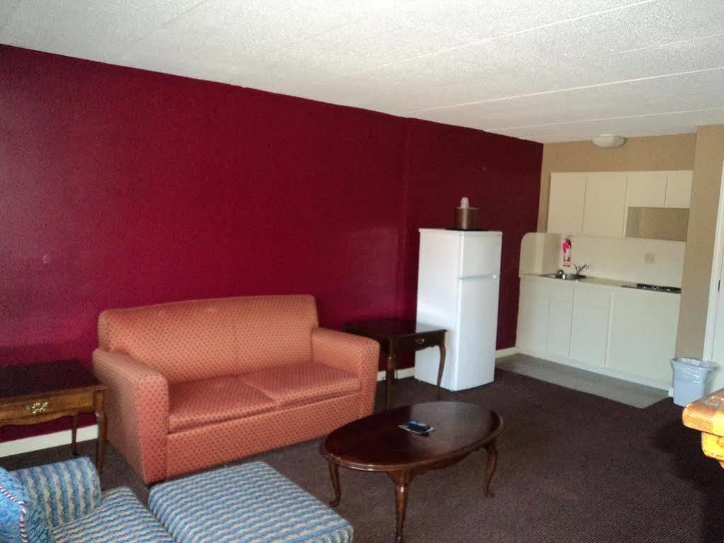 Econo Lodge Inn & Suites Groton Εξωτερικό φωτογραφία