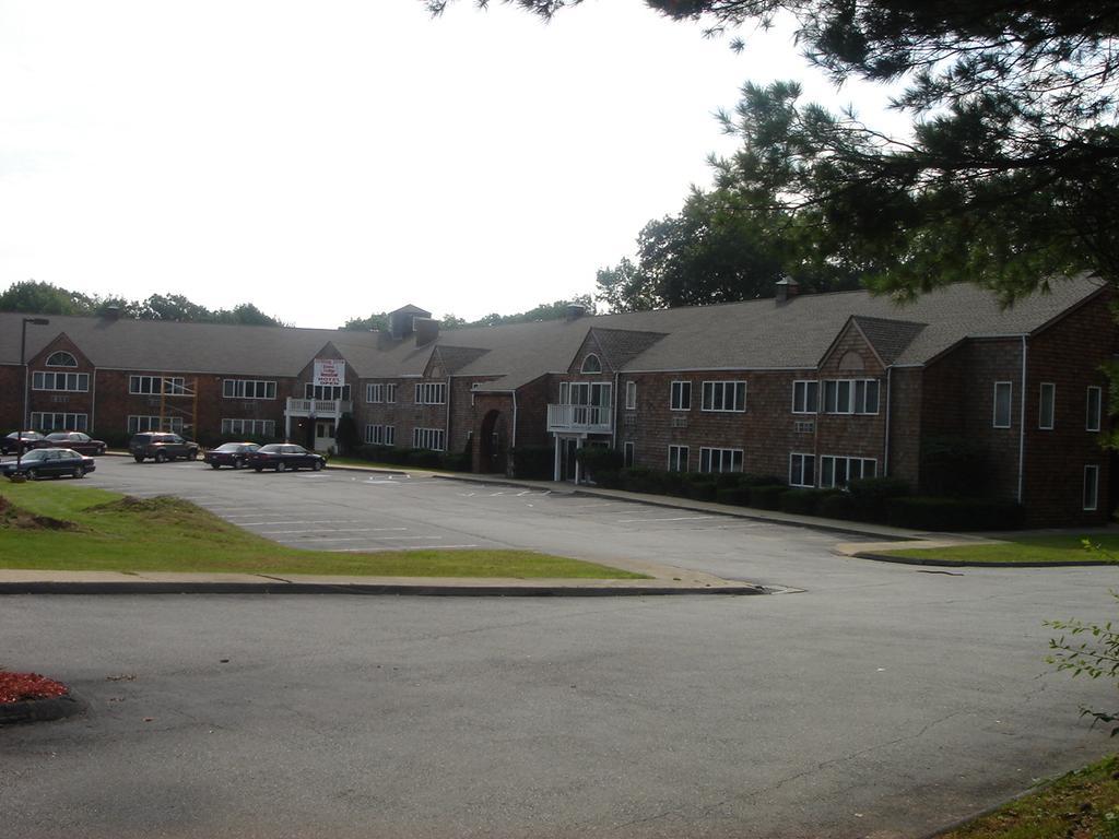 Econo Lodge Inn & Suites Groton Εξωτερικό φωτογραφία