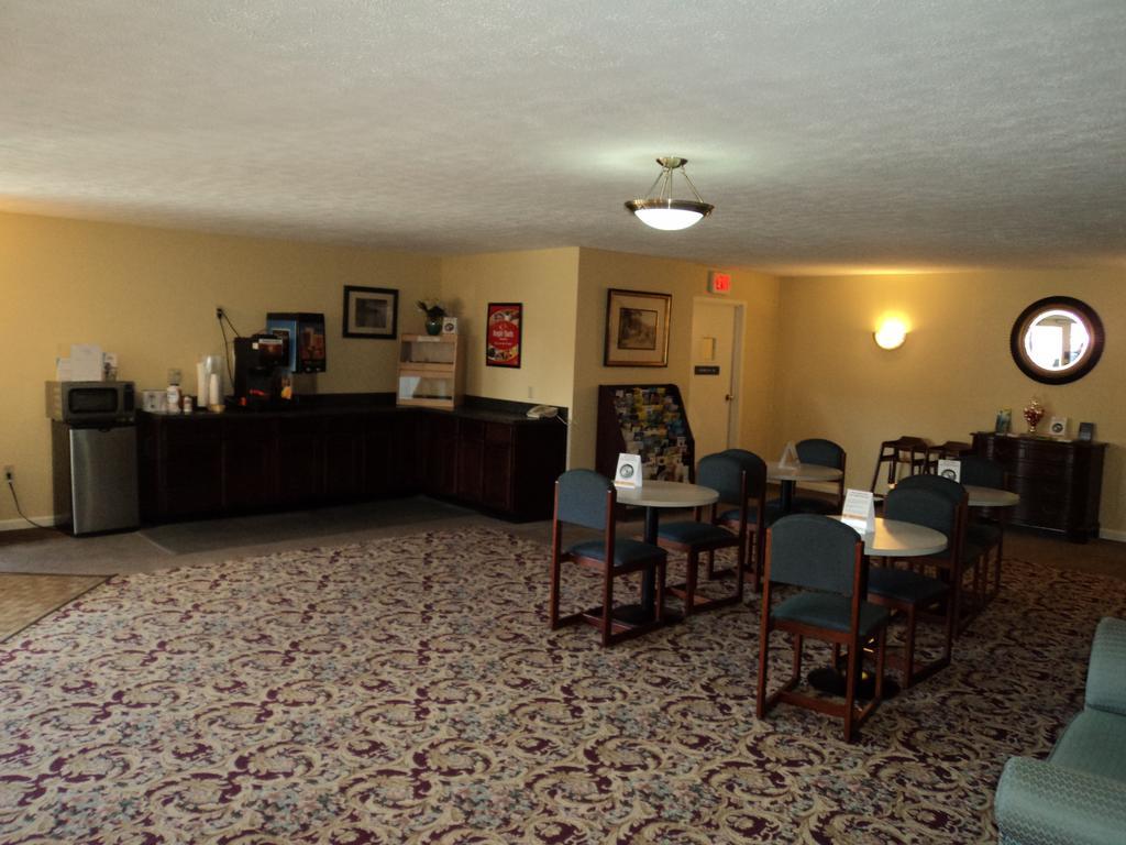 Econo Lodge Inn & Suites Groton Εξωτερικό φωτογραφία